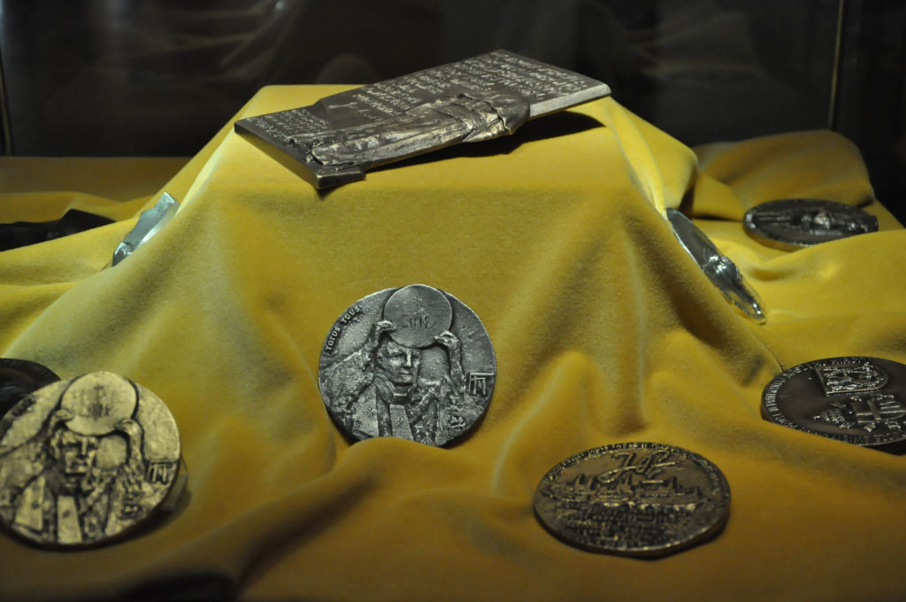 Historia papieża Polaka wybita w medalach