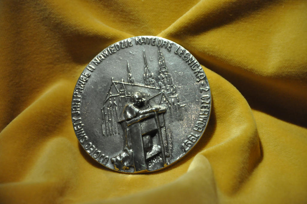 Historia papieża Polaka wybita w medalach