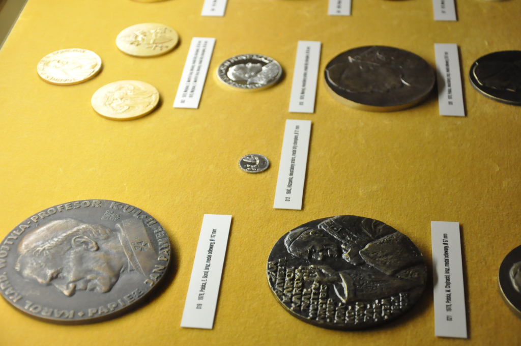 Historia papieża Polaka wybita w medalach
