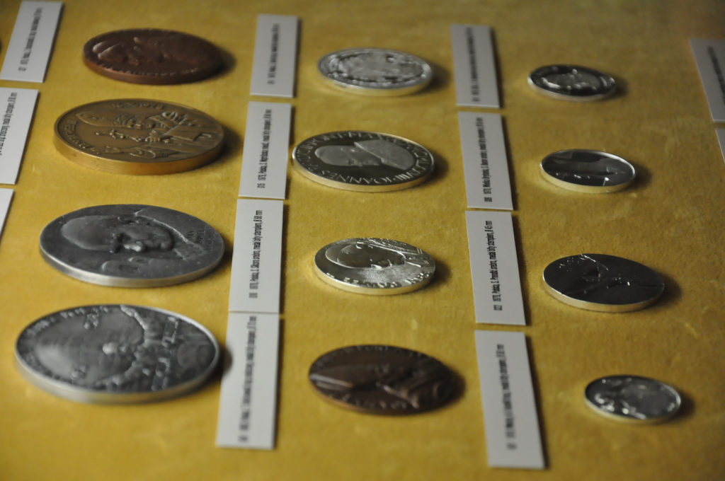 Historia papieża Polaka wybita w medalach