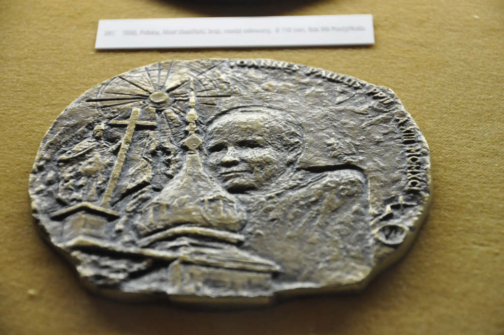 Historia papieża Polaka wybita w medalach