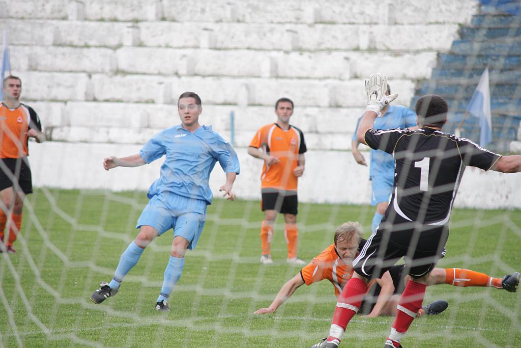 Konfeks wygrał mecz o życie 2:0