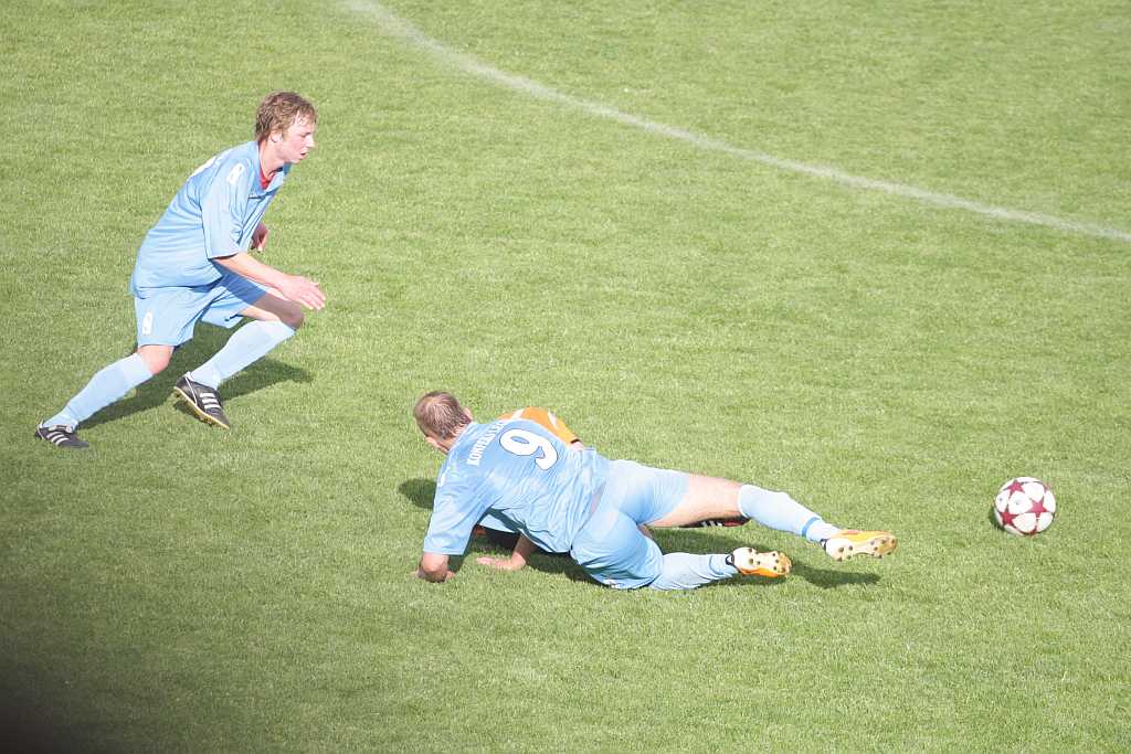 Konfeks wygrał mecz o życie 2:0