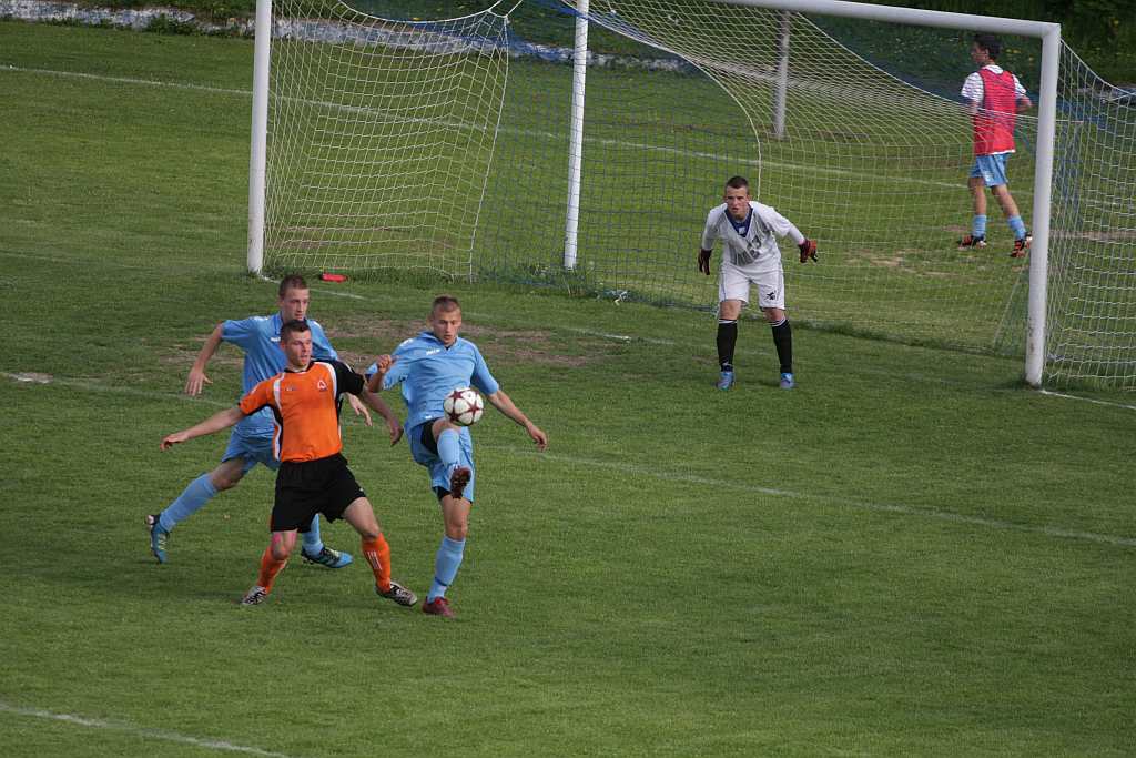 Konfeks wygrał mecz o życie 2:0