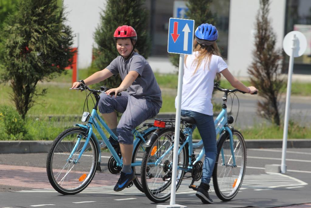 Miasteczko Ruchu Drogowego przed Auchan