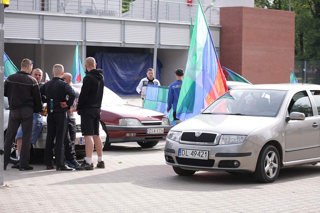 Przejazd kibiców Miedzi Legnica przez miasto