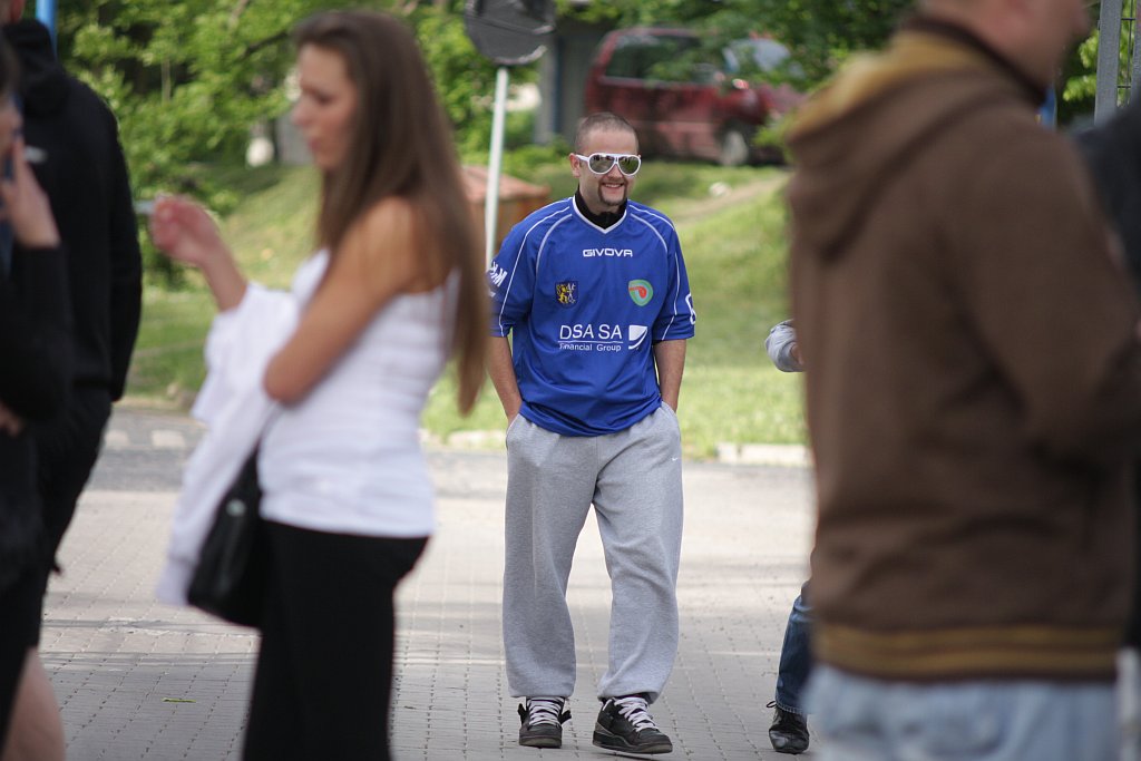 Przejazd kibiców Miedzi Legnica przez miasto