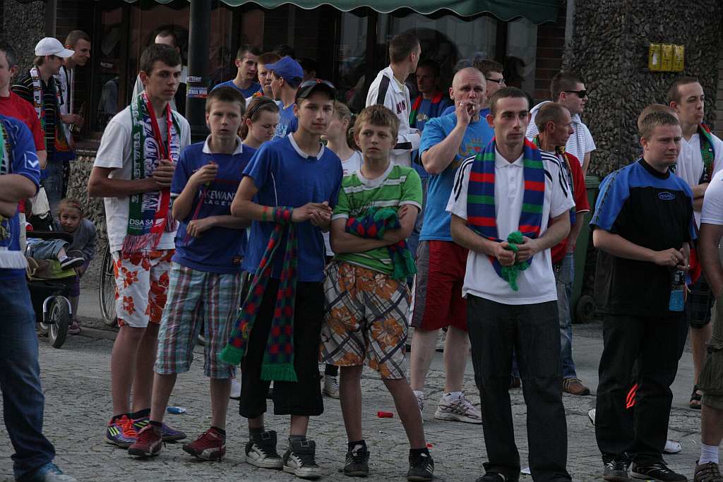 Kibice Miedzi Legnica przejęli rynek