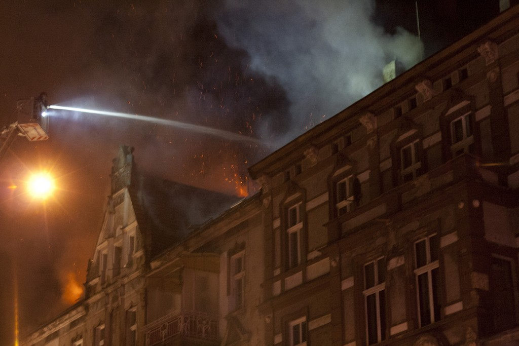 Groźny pożar przy ulicy Złotoryjskiej