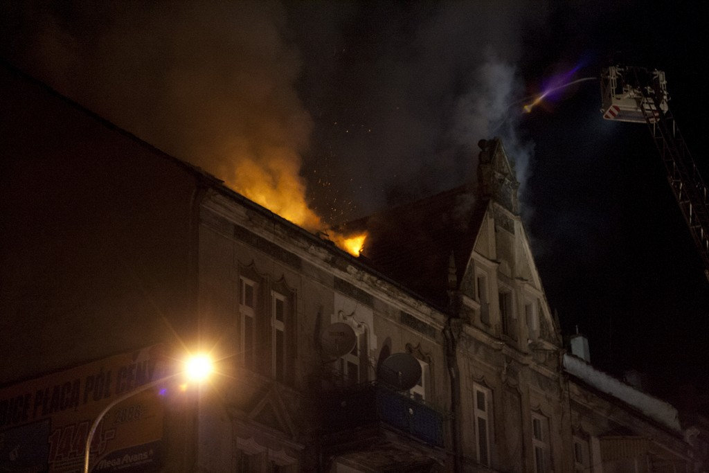 Groźny pożar przy ulicy Złotoryjskiej