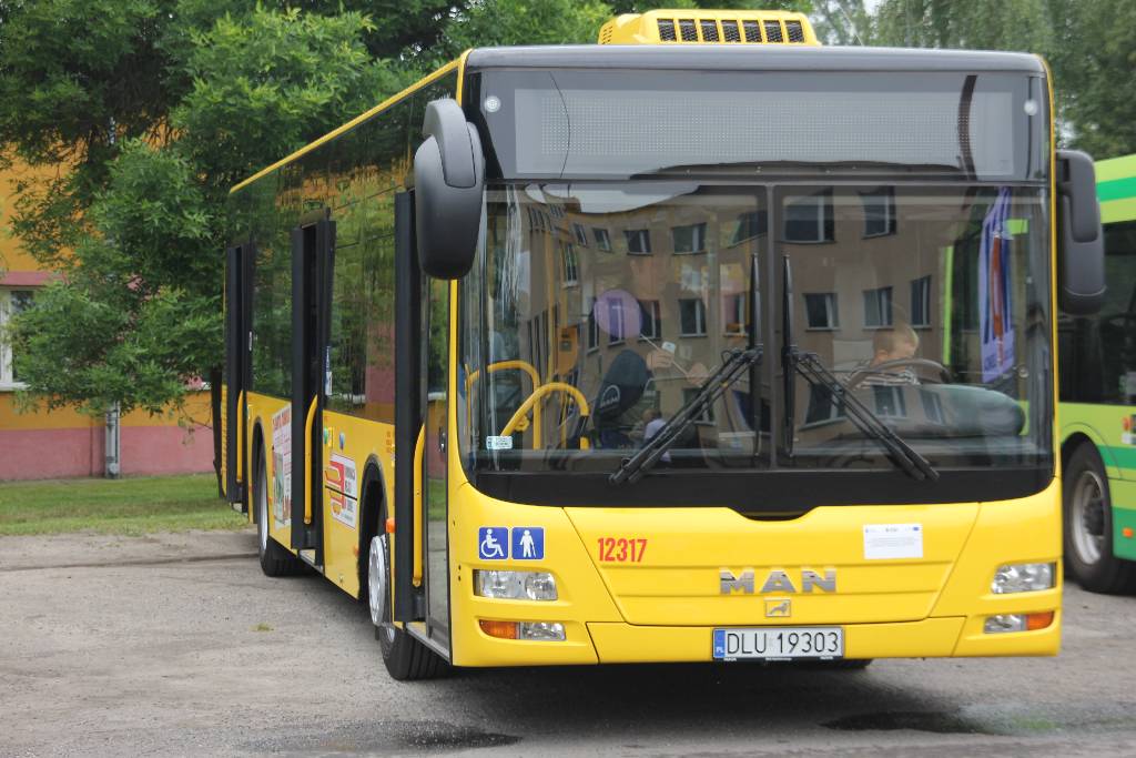 Legniczanie oglądali autobusy