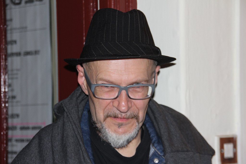 Satyrykon: Pociągi i stacje kolejowe