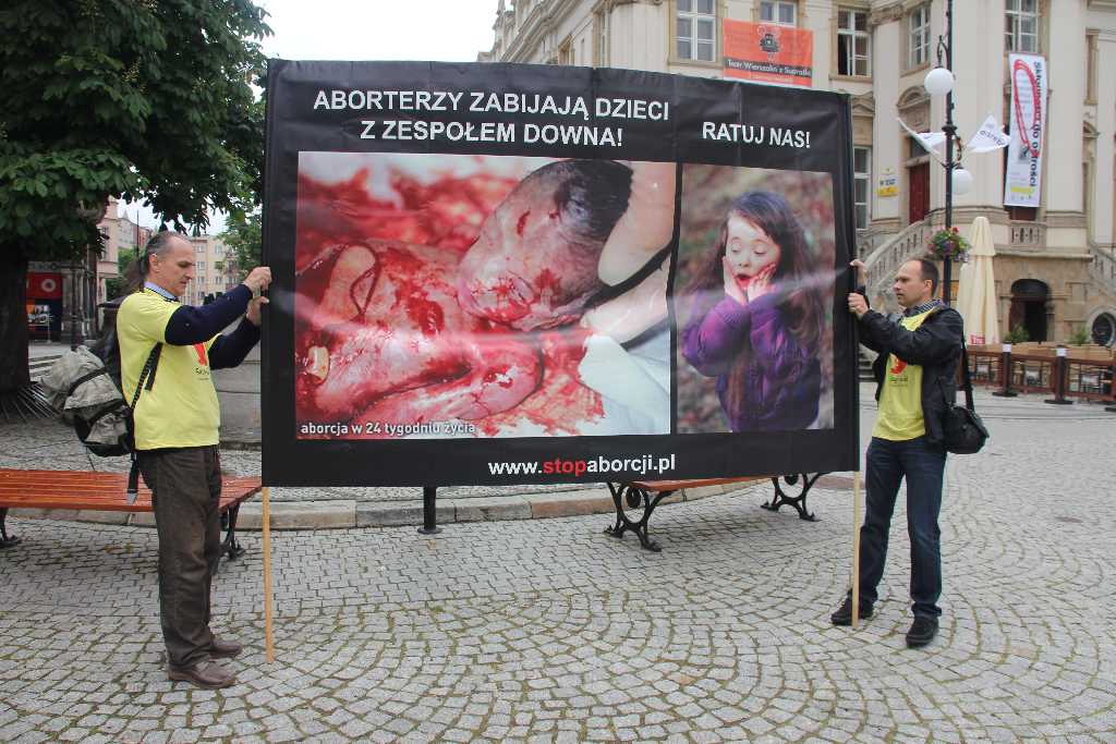 Szokująca pikieta w legnickim Rynku