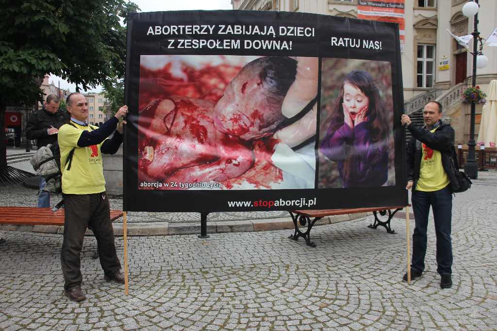 Szokująca pikieta w legnickim Rynku