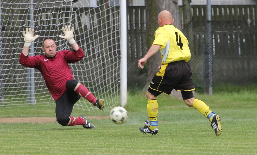 KS Legnickie Pole - Iskra II 10:2