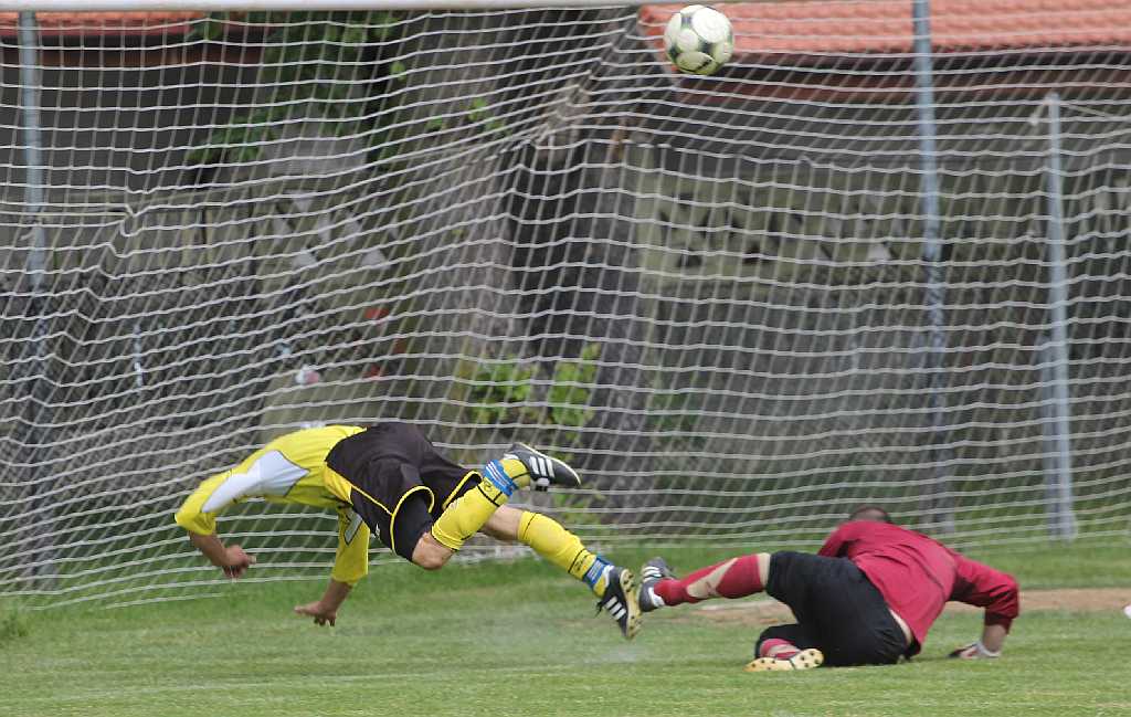 KS Legnickie Pole - Iskra II 10:2