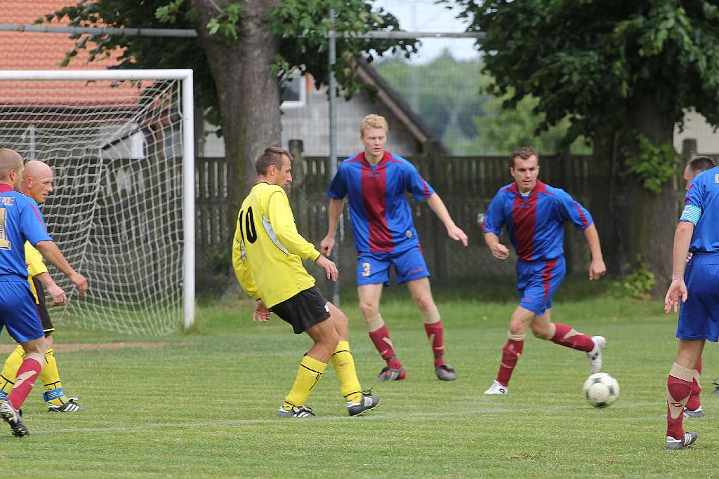 KS Legnickie Pole - Iskra II 10:2