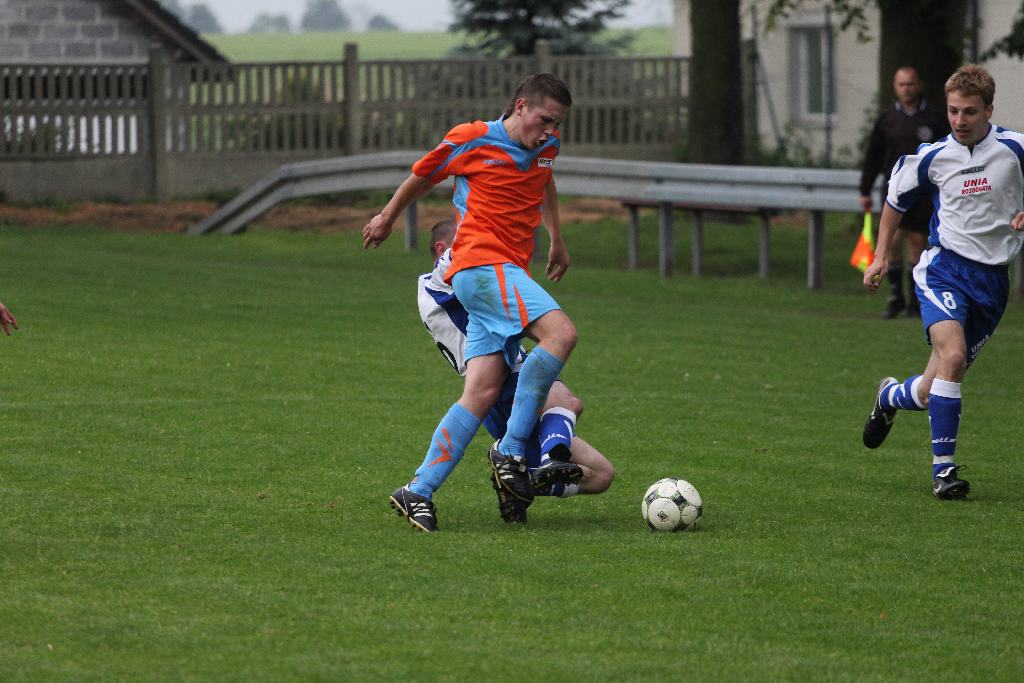 KS Legnickie Pole - Unia 2:2