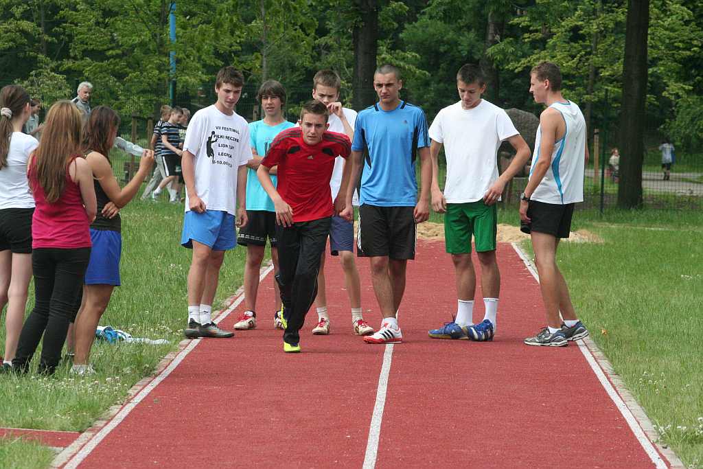 Zawody lekkoatletyczne w parku