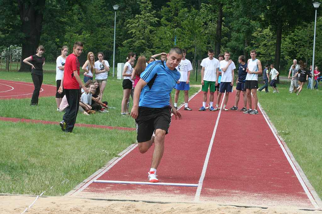 Zawody lekkoatletyczne w parku