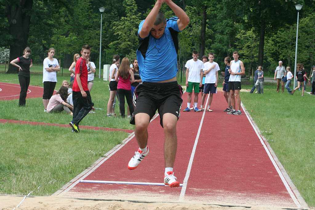 Zawody lekkoatletyczne w parku
