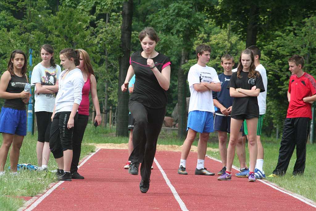 Zawody lekkoatletyczne w parku