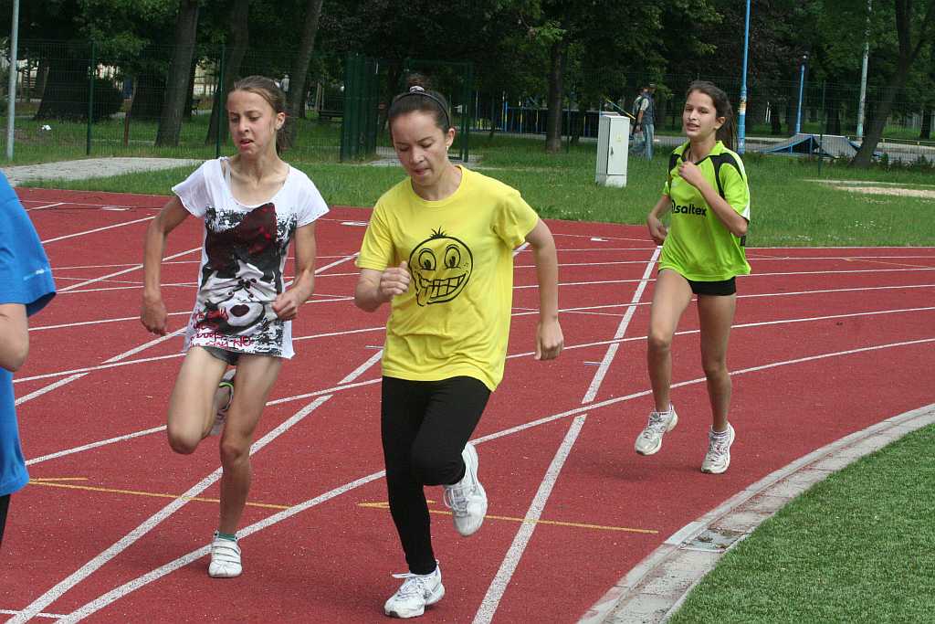 Zawody lekkoatletyczne w parku
