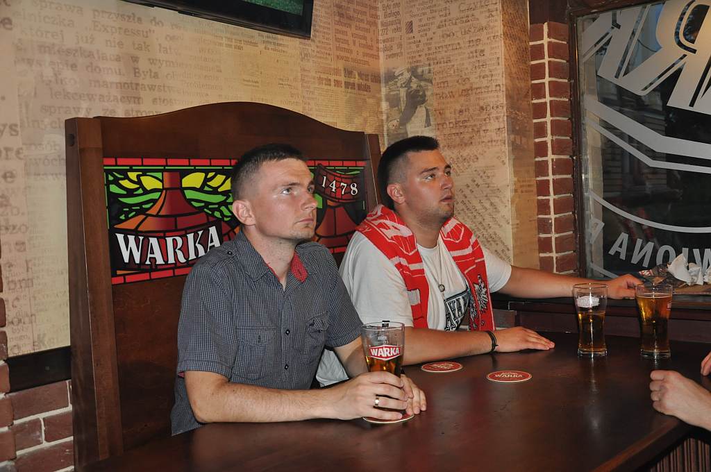 Legniczanie kibicują w Piwiarnia Warka