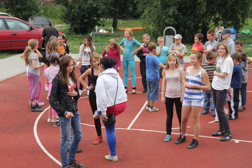 Dzieci z Zakaczawia tańczą breakdance