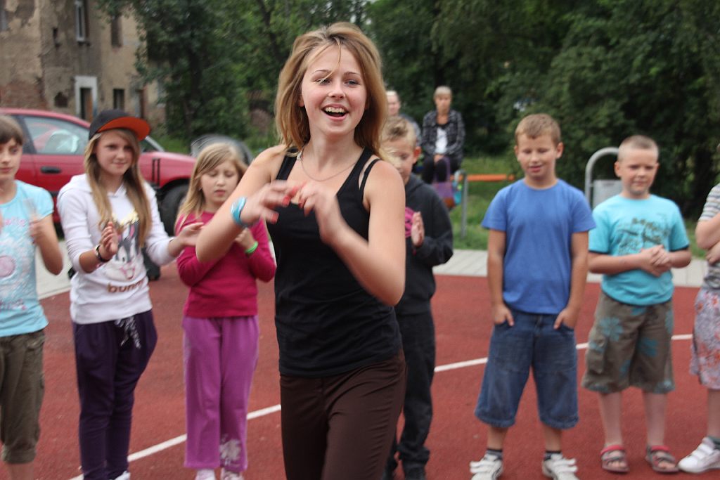 Dzieci z Zakaczawia tańczą breakdance