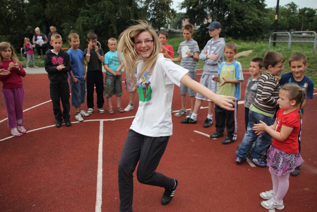Dzieci z Zakaczawia tańczą breakdance