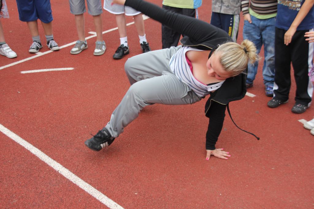 Dzieci z Zakaczawia tańczą breakdance