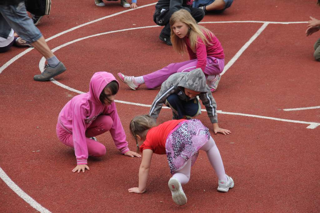 Dzieci z Zakaczawia tańczą breakdance