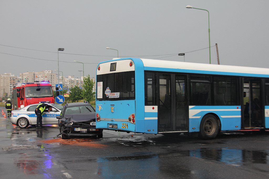 Wypadek z udziałem autobusu MPK