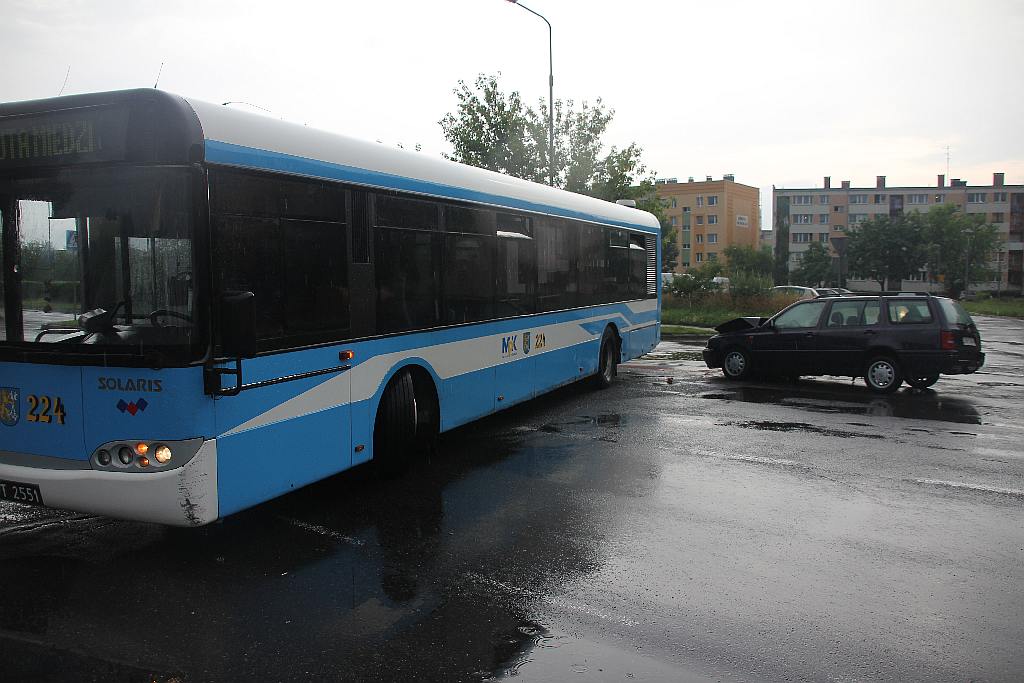 Wypadek z udziałem autobusu MPK