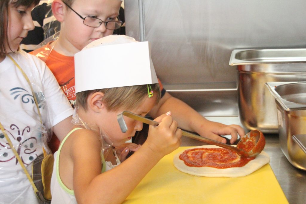 Dzieci z półkolonii w Qubusie