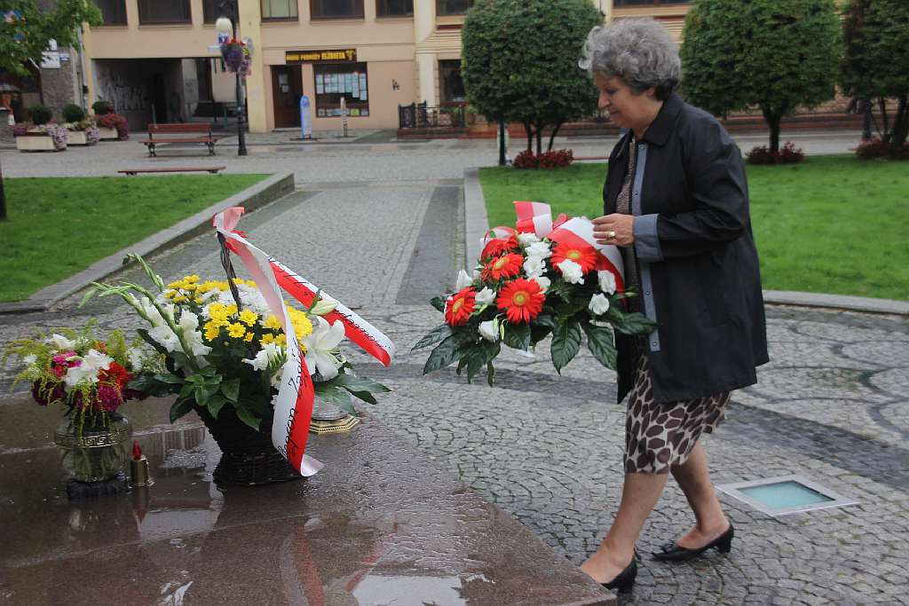 Solidarność złożyła kwiaty pod pomnikiem Papieża