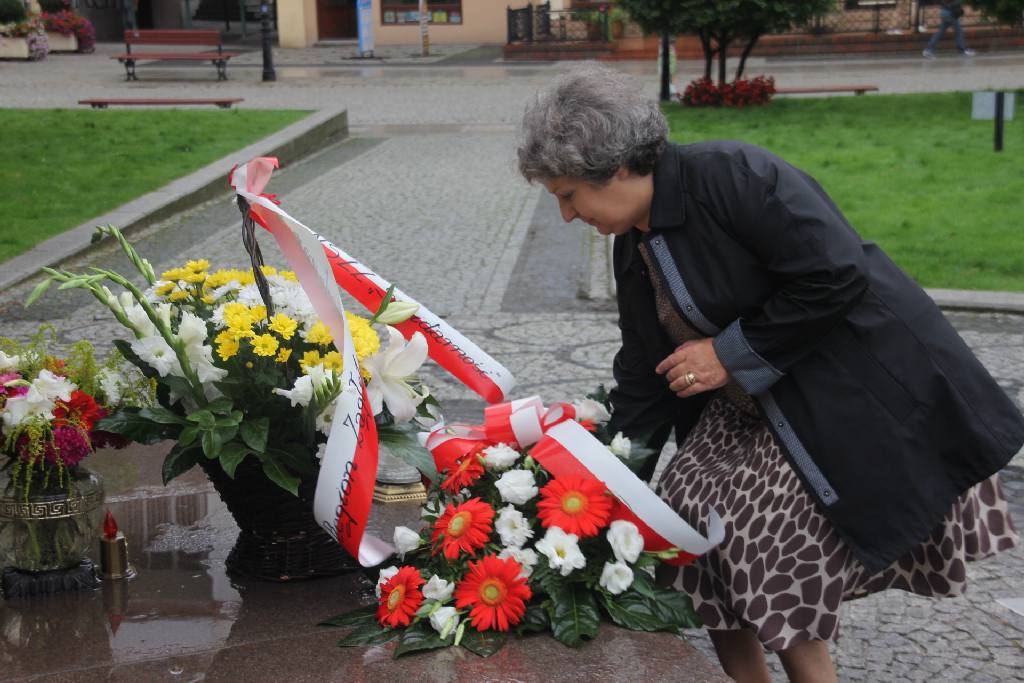 Solidarność złożyła kwiaty pod pomnikiem Papieża