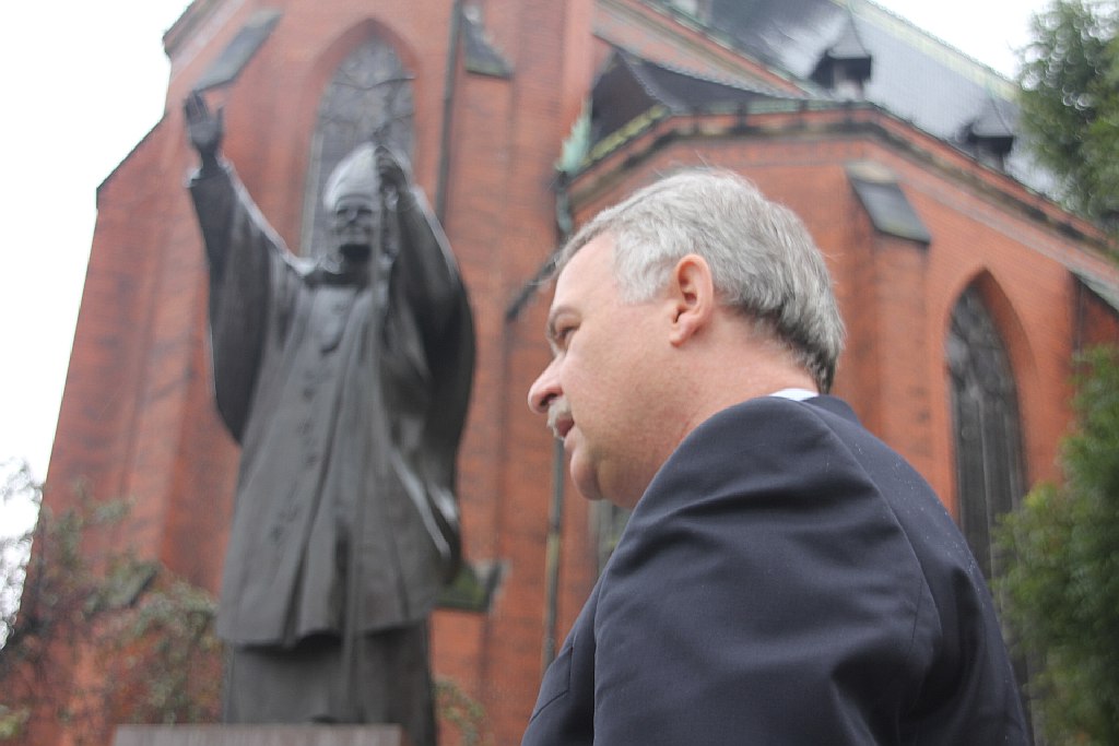 Solidarność złożyła kwiaty pod pomnikiem Papieża