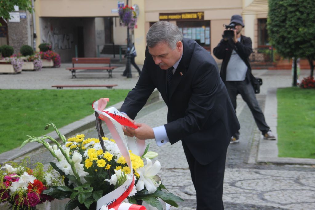 Solidarność złożyła kwiaty pod pomnikiem Papieża