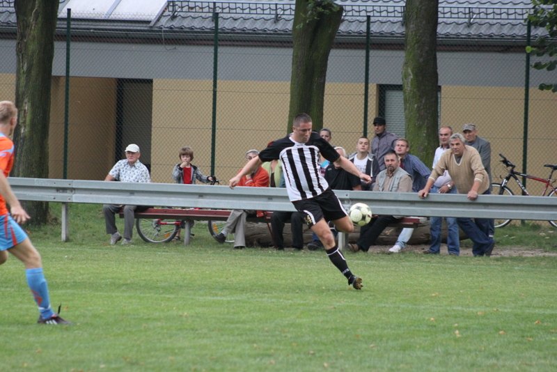 KS Legnickie Pole - GKS Męcinka 2:4