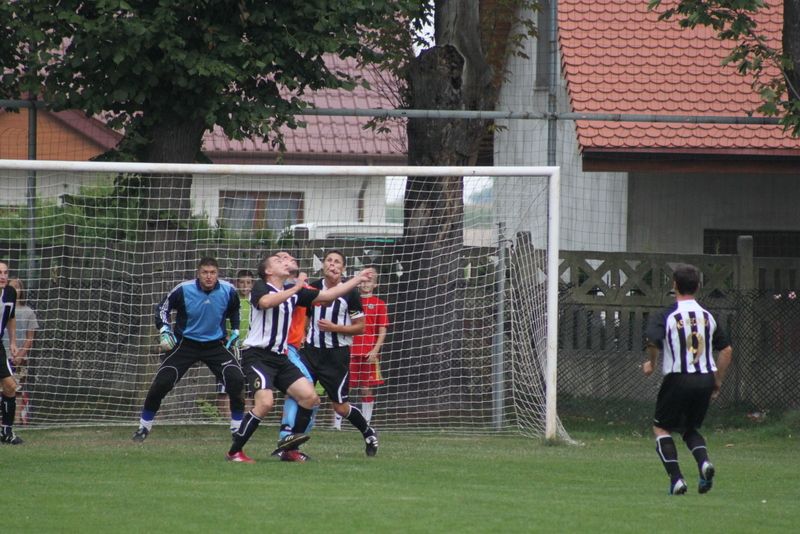 KS Legnickie Pole - GKS Męcinka 2:4