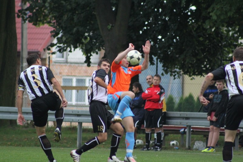 KS Legnickie Pole - GKS Męcinka 2:4