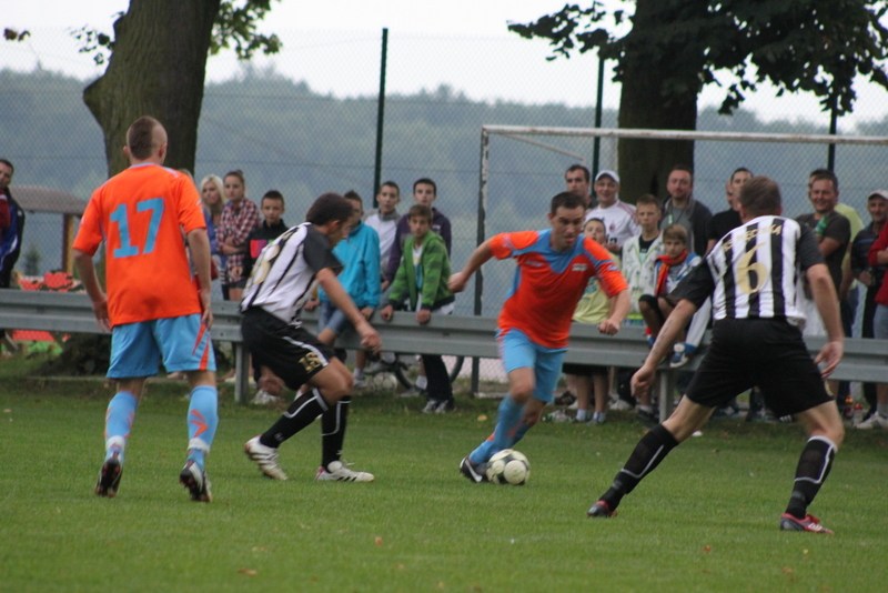 KS Legnickie Pole - GKS Męcinka 2:4