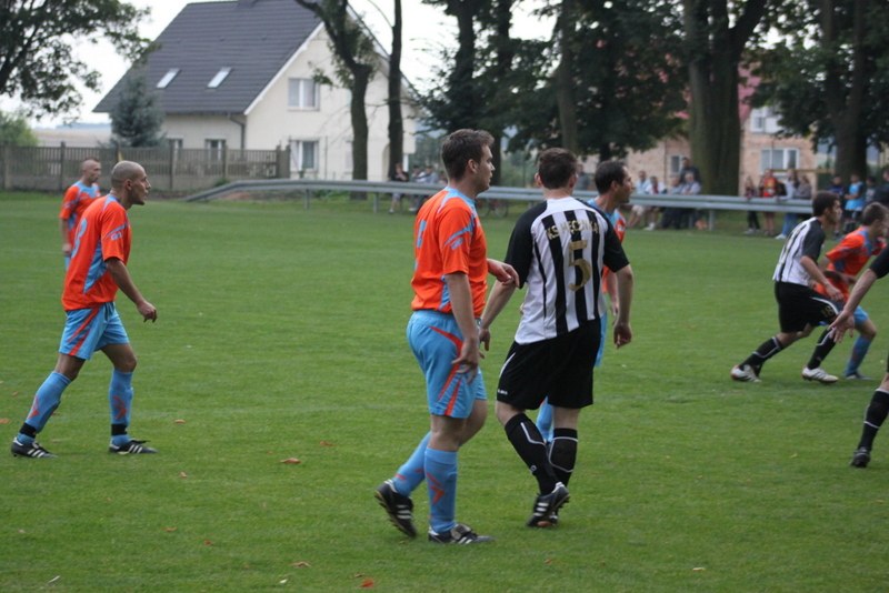 KS Legnickie Pole - GKS Męcinka 2:4