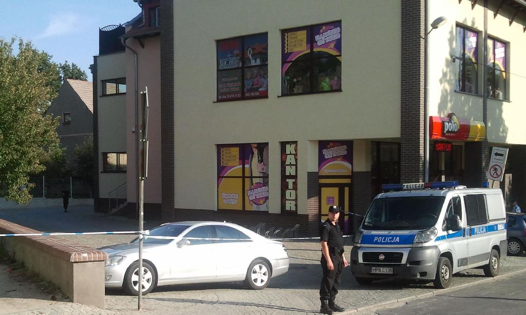 Ewakuacja supermarketu w centrum Chojnowa