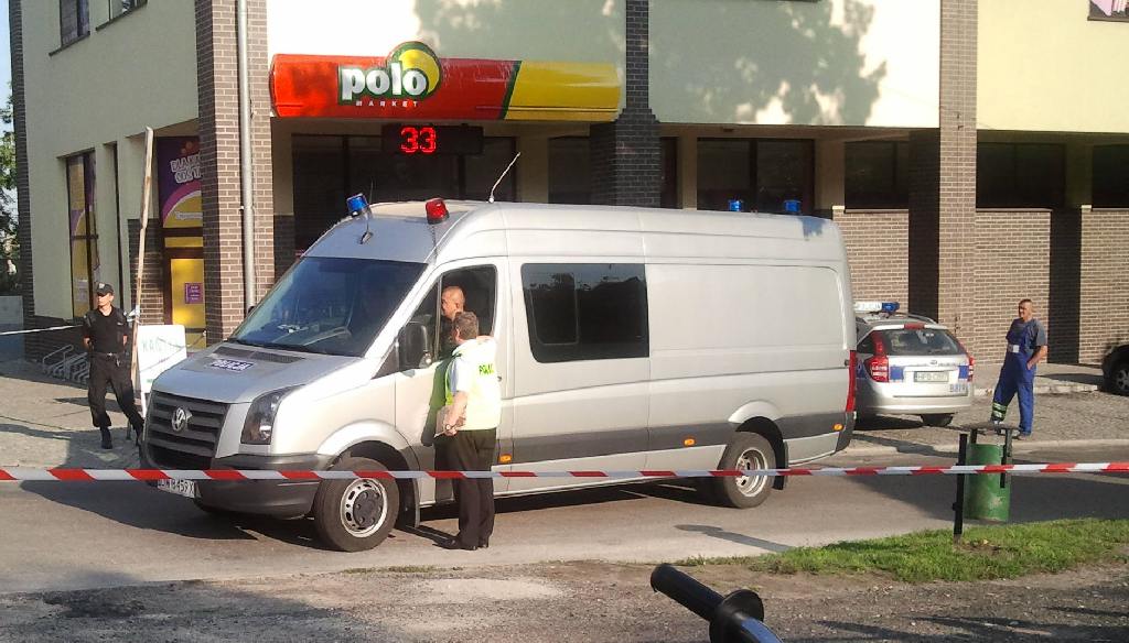 Ewakuacja supermarketu w centrum Chojnowa