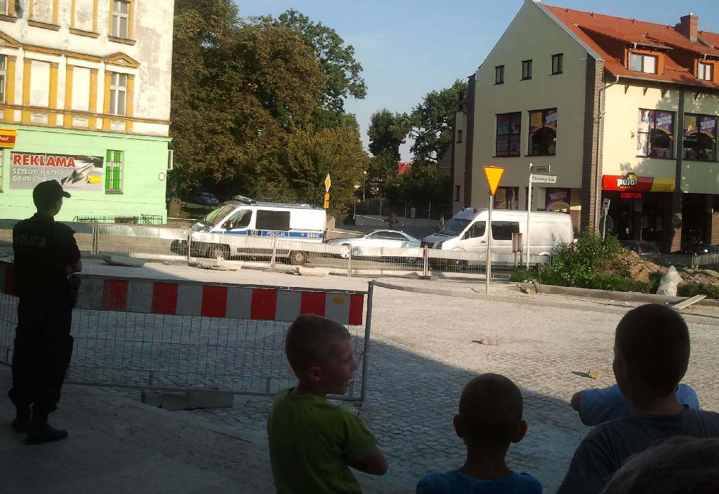 Ewakuacja supermarketu w centrum Chojnowa