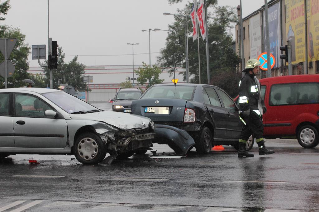 Trzy auta zderzyły się w pobliżu Reala