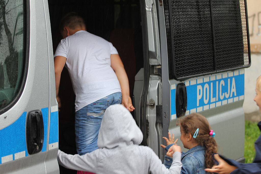 Granat w pobliżu szkoły! Uczniowie ewakuowani